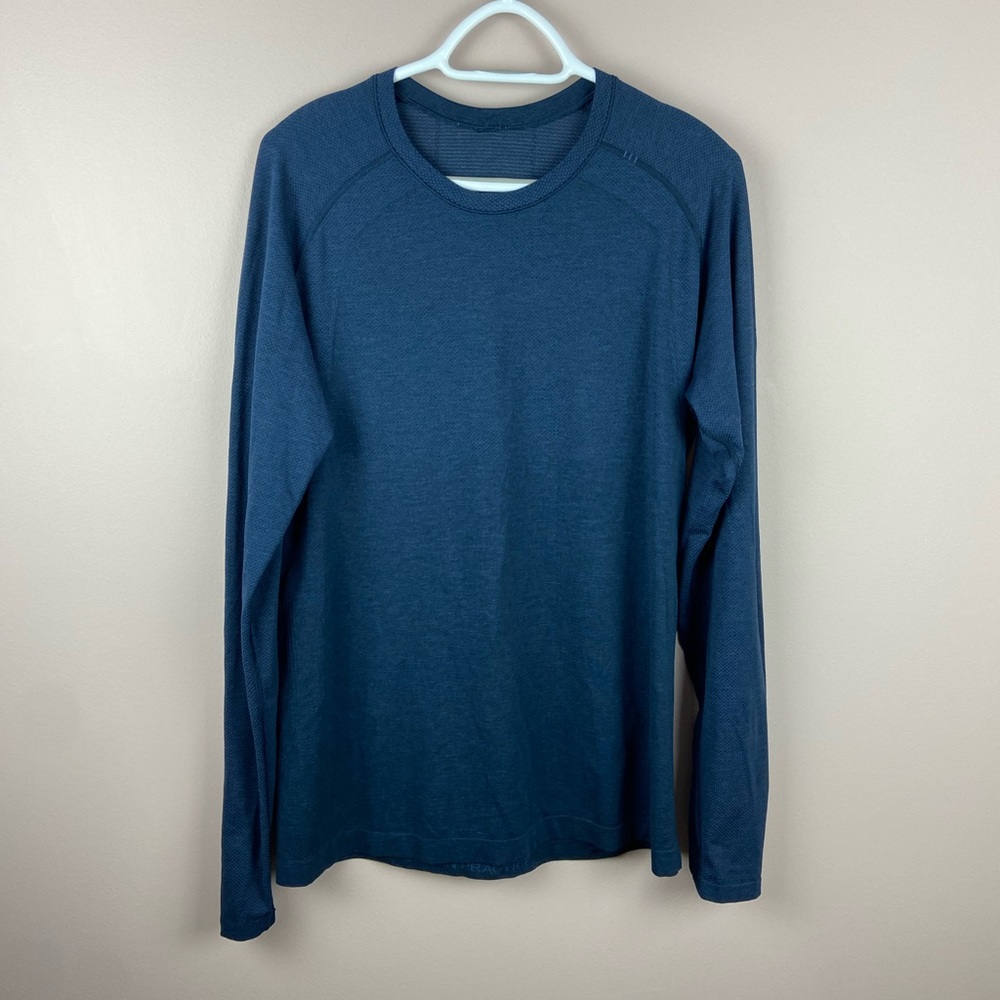 LULULEMON | Men’s Large Metal Vent Tech Long Sleeve navy blue shirt